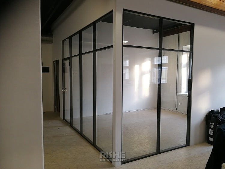 Стеклянные двойные офисные перегородки и двери в черном профиле Slim (2).jpg